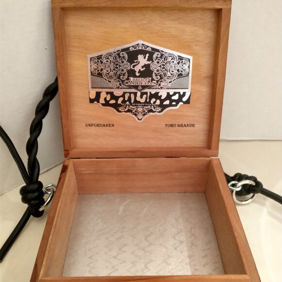 Suenos de Saundra Upcycled Black/Silver Unforsaken Cigar Box Shoulder Purse - Picture 10 of 13